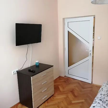 дом тодор и тота мутевски * トロヤン