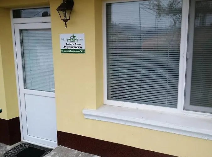 дом тодор и тота мутевски * Troyan (Lovech)